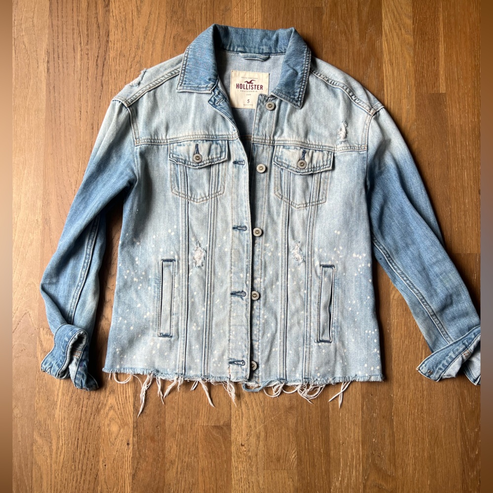 Hollister Distressed Denim Jacket butter soft size Small